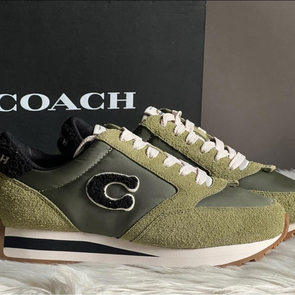 CP935 - Coach Women’s Runner Sneaker